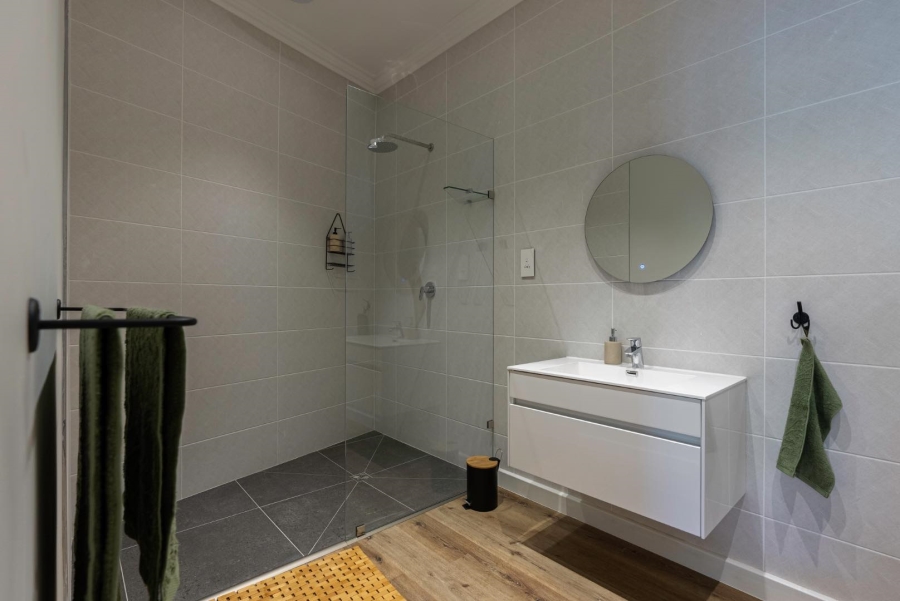 To Let 4 Bedroom Property for Rent in Sea Point Western Cape